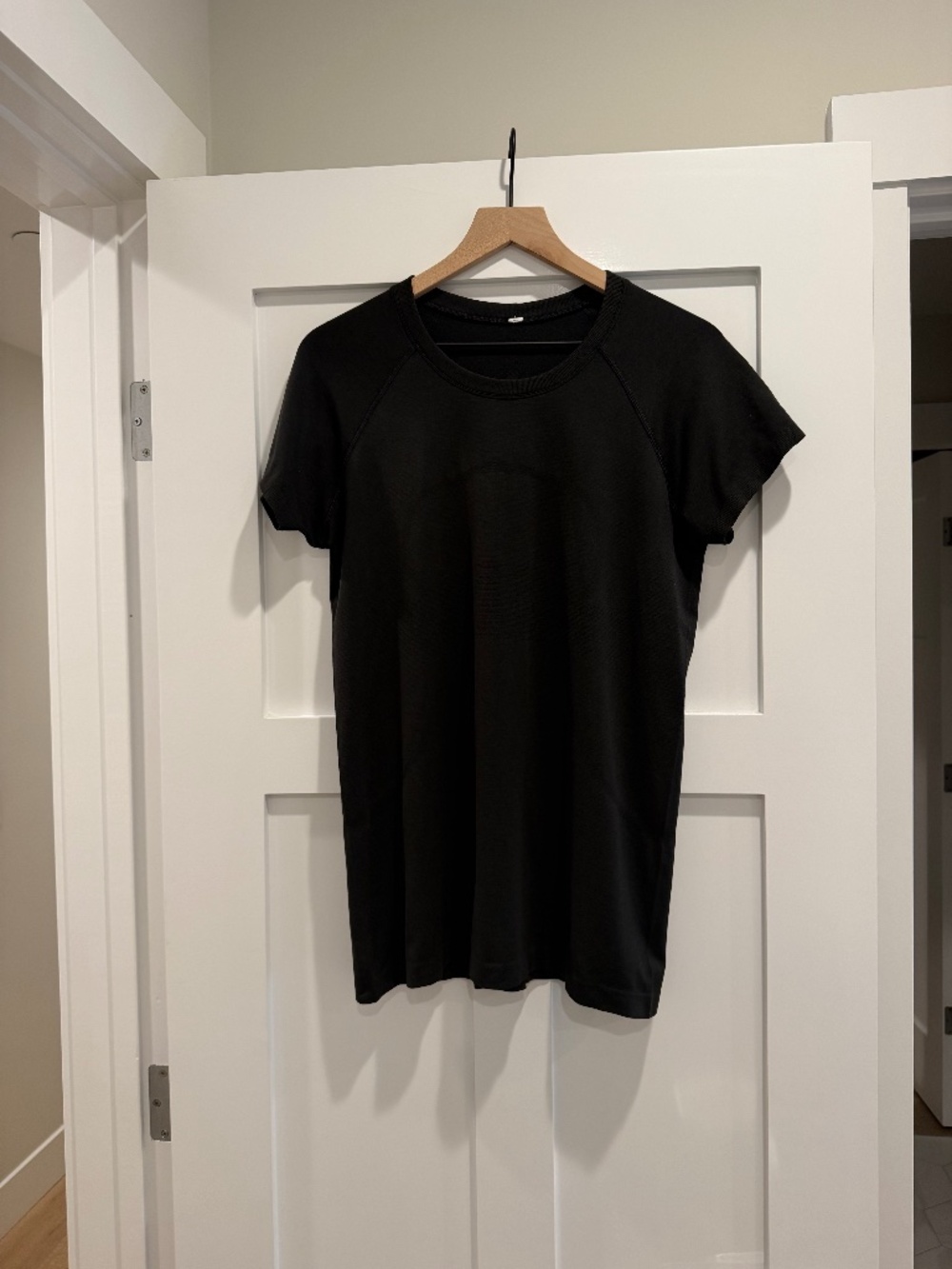 Lululemon Swiftly Tech Short Sleeve 2.0 Hip Length black size 12